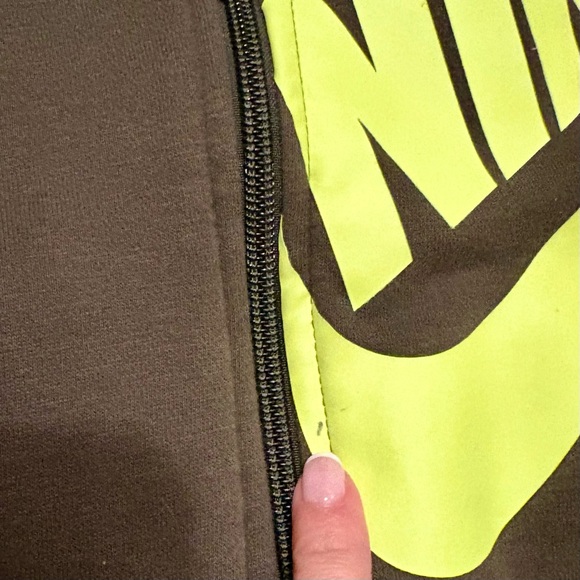 ✨ NIKE ✨ Little Boy’s Camo Set Joggers And Zip Up Hoodie Sweatshirt Sz M 5-6yrs - Picture 10 of 10